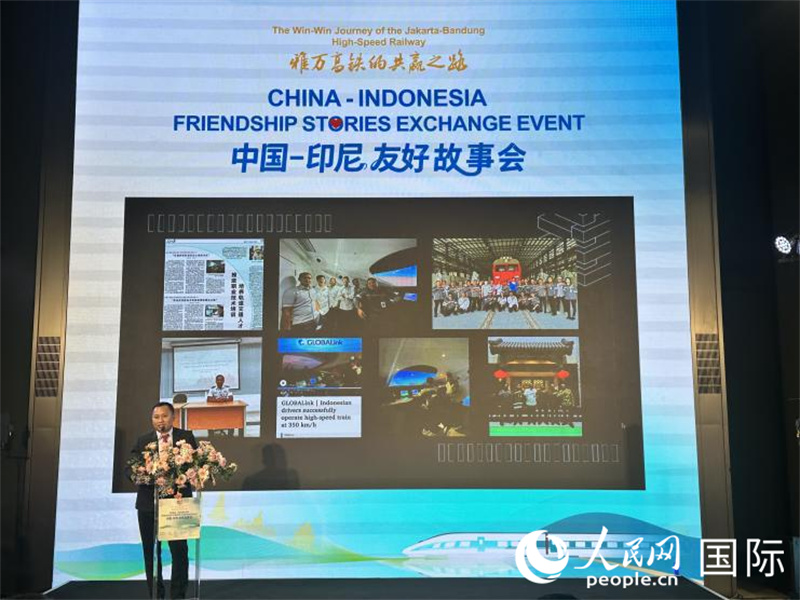 雅万高铁印尼籍司机维多多分享自己与雅万高铁的故事。人民网记者曹师韵摄