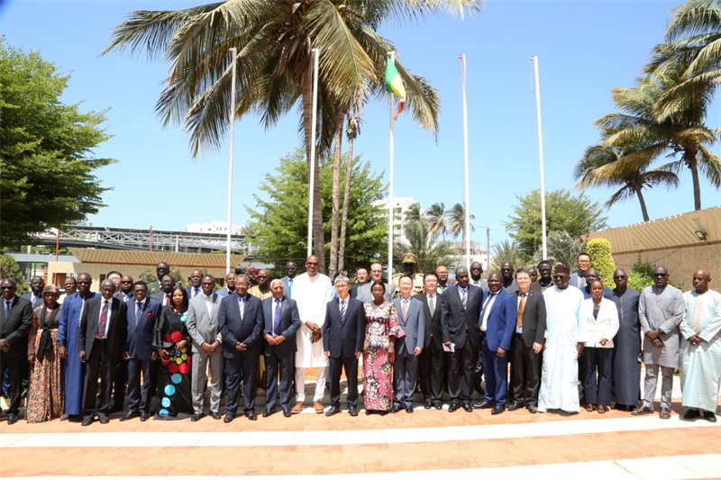 第二届西非论坛与会嘉宾合影。中国驻塞内加尔大使馆供图