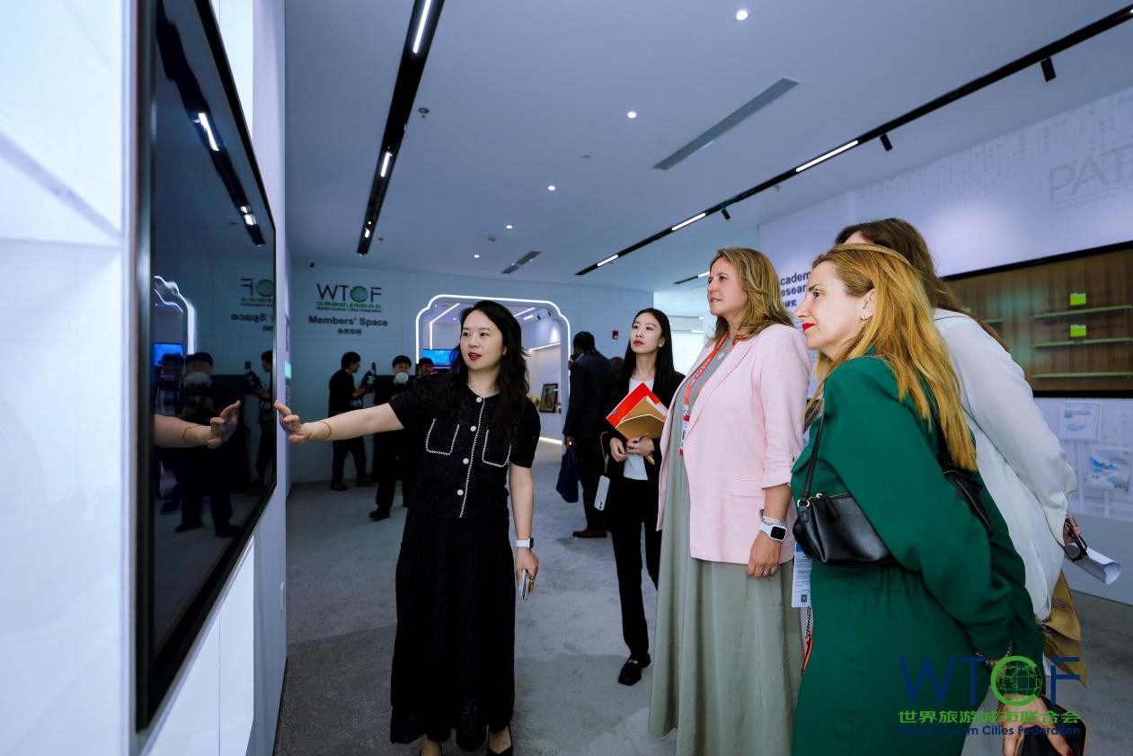 各国城市代表参观世界旅游城市联合会“会员之家”。图片由主办方提供
