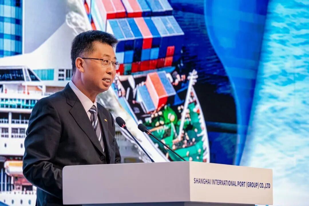 6月5日，上港集团“联通欧亚 智链未来”全球物流服务推介会在德国汉堡举行。图为上港集团党委委员、副总裁王海建致辞。主办方供图
