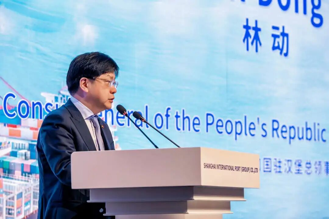 6月5日，上港集团“联通欧亚 智链未来”全球物流服务推介会在德国汉堡举行。图为中国驻汉堡总领事林动致辞。主办方供图
