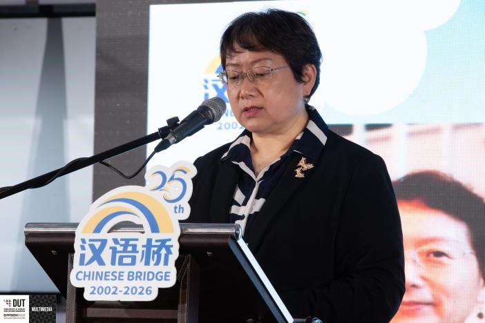 中国驻德班总领馆代总领事苗苗发表致辞。德班孔院供图