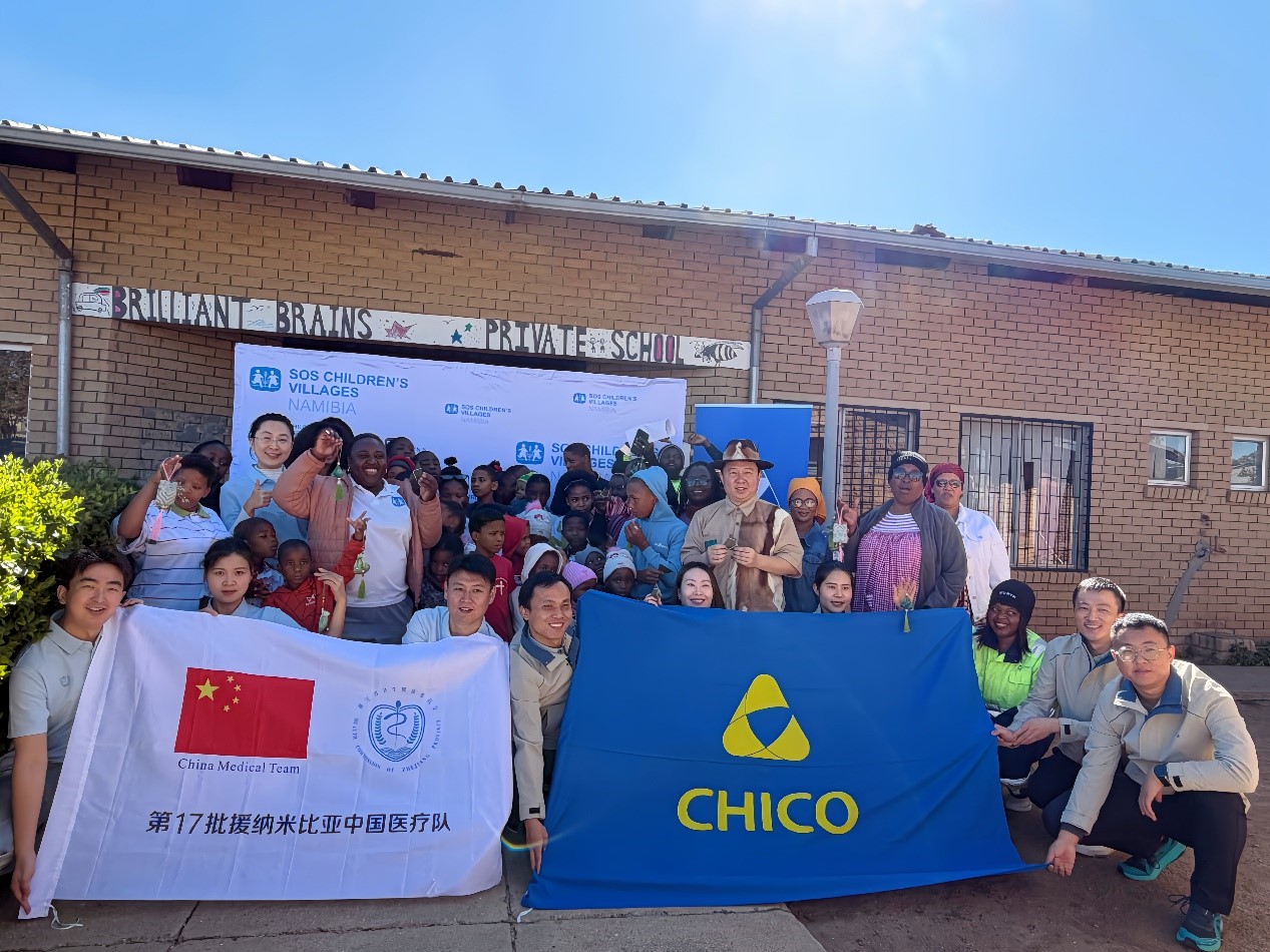 图为参加端午节公益关爱活动的人员合影。姚轶夫摄