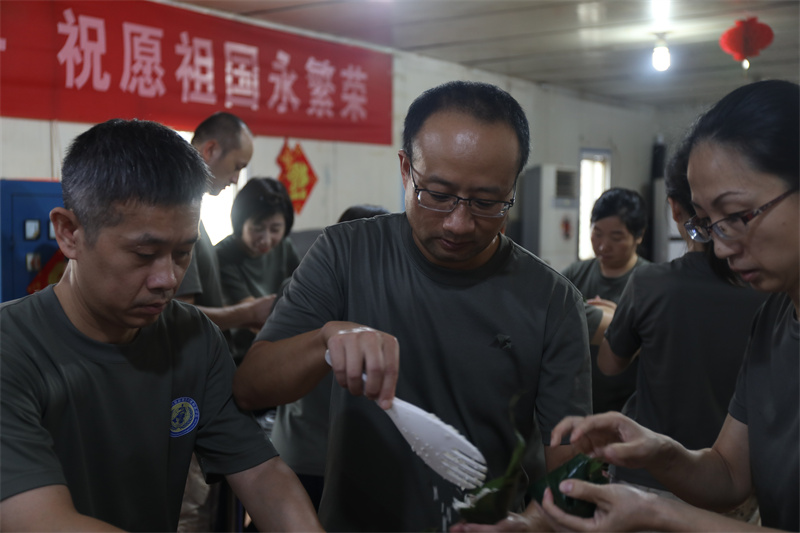 欢声笑语各展所能。马国栋摄