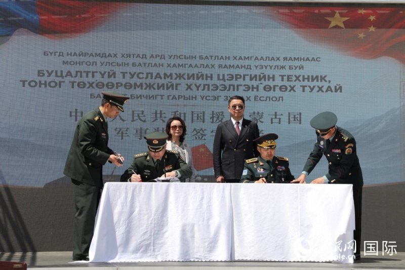 图为交接仪式现场。人民网记者 张朋辉摄