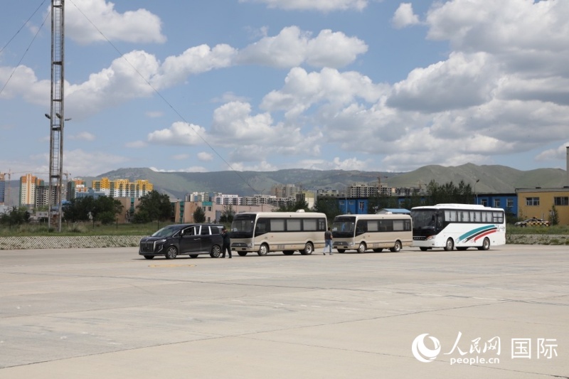 图为中方援蒙军车辆。人民网记者 张朋辉摄
