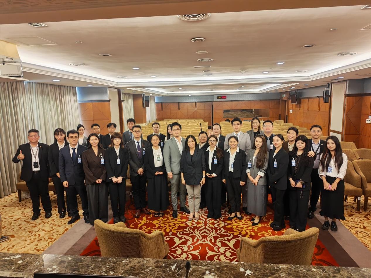 在马中国博士生及教师代表走进马来西亚国会与通讯部官员进行交流。主办方供图
