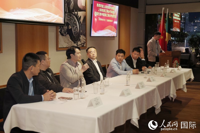 上海海外联谊会代表团与浙江商会等里约侨团代表座谈，图为座谈会现场。 人民网记者  时元皓摄