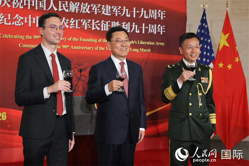 中国驻美国大使谢锋、中国驻美国大使馆国防武官刘展、美国国防部助理部长帮办史密斯出席活动。 人民网记者 李志伟摄