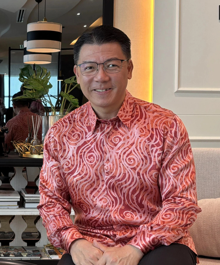 马来西亚房屋及地方政府部部长倪可敏接受人民网专访。赵飞摄