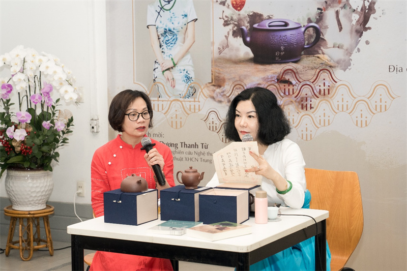 杨清茨举办紫砂主题讲座。主办方供图
