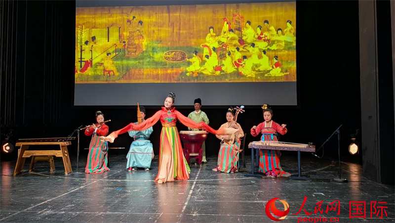 华夏古乐团为观众献上中国传统音乐、舞蹈等节目。人民网记者 刘仲华摄