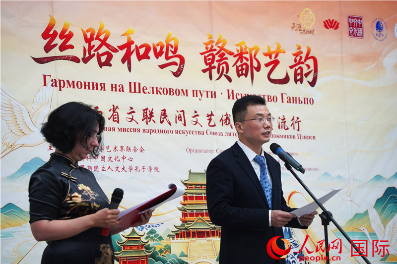 俄罗斯国立人文大学孔子学院举办“丝路和鸣，赣鄱艺韵”中秋文化体验活动。人民网实习生 马明溪摄