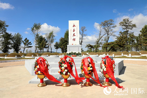 图为朝鲜江原道平康郡上甲里中国人民志愿军烈士陵园。 人民网记者 刘融摄