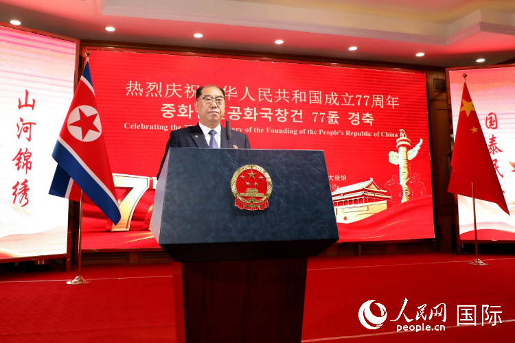 朝鲜最高人民会议常任委员会副委员长金亨植在招待会上致辞。人民网记者 刘融摄