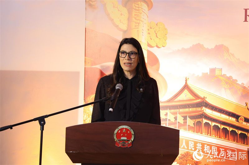 里约热内卢市国际关系局局长博尔热斯在招待会上致辞。人民网记者 陈海琪摄