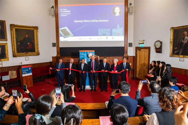 ”先驱者颜福庆“海外巡展英国站在利物浦医学学会开幕。主办方供图