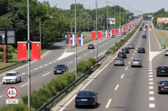 图片来源:新华社