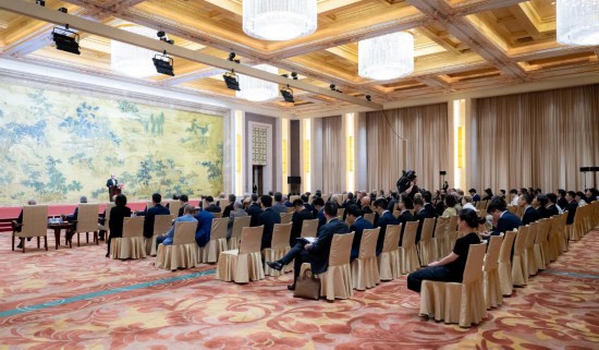 应中方邀请,巴勒斯坦14个派别高级别代表于7月21日至23日在北京举行和解对话。这是7月23日在北京拍摄的和解对话闭幕式。新华社记者翟健岚摄