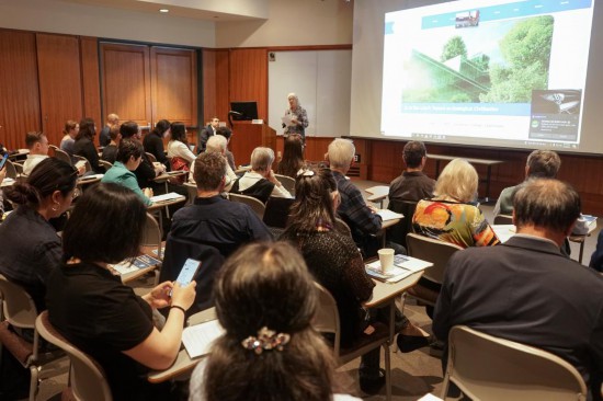   6月5日，学者们参加在美国加利福尼亚州克莱尔蒙特举办的第18届克莱尔蒙特生态文明国际论坛。新华社发（曾慧摄）