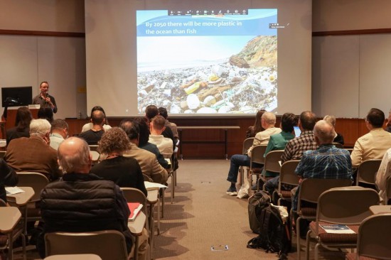   6月5日，学者们参加在美国加利福尼亚州克莱尔蒙特举办的第18届克莱尔蒙特生态文明国际论坛。新华社发（曾慧摄）