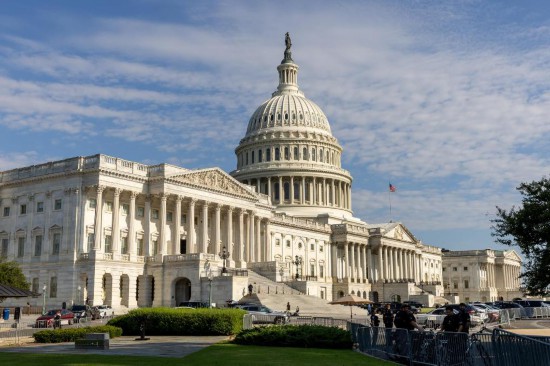 这是7月3日在美国首都华盛顿拍摄的美国国会大厦。新华社记者胡友松摄