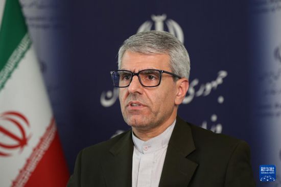 8月30日,伊朗外交部发言人巴加埃在德黑兰接受新华社记者专访。新华社记者 沙达提 摄