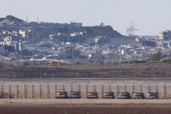 这是9月16日拍摄的位于加沙边境以色列一侧的以军部队。新华社发(贾马尔·阿瓦德摄)