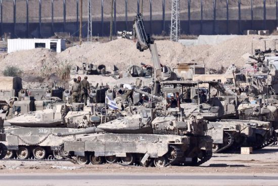 这是9月16日拍摄的位于加沙边境以色列一侧的以军部队。新华社发(贾马尔·阿瓦德摄)