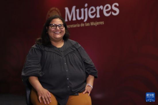 10月3日,在墨西哥首都墨西哥城,墨西哥妇女部长西特拉莉·埃尔南德斯·莫拉接受新华社记者专访。新华社发(丹尼尔·奥古斯托摄)