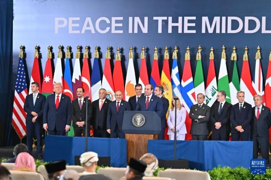 10月13日,在埃及沙姆沙伊赫,埃及总统塞西在峰会上致辞。新华社发(埃及总统府供图)