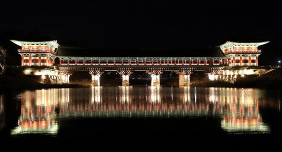 这是2024年12月31日在韩国庆州拍摄的景点“月精桥”。新华社记者姚琪琳摄