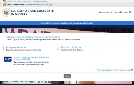 11月5日,打开美国驻尼日利亚大使馆网站,弹窗提示依然是:因受美国联邦政府“停摆”拨款中断影响,网站的更新将受到限制。