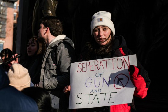 2023年2月24日，在美国马萨诸塞州波士顿，当地学生参加反枪支暴力集会。新华社发（朱子于摄）