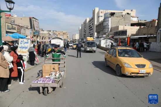 这是2025年12月31日拍摄的伊拉克首都巴格达街头景象。新华社发(哈利勒·达伍德摄)