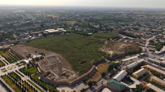 乌兹别克斯坦库瓦古城遗址（2025年6月28日摄，无人机照片）。新华社发