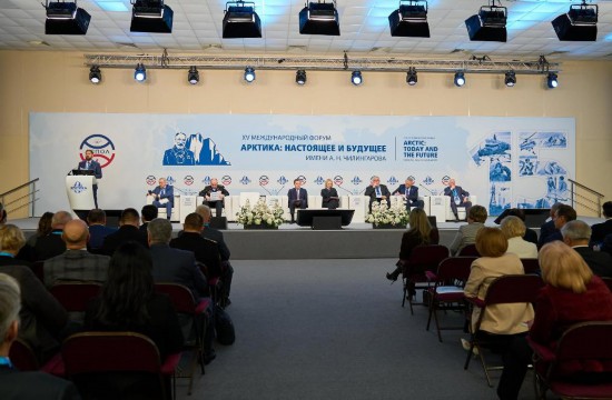 2025年12月9日,嘉宾在俄罗斯圣彼得堡出席第十五届“北极现状与未来国际论坛”研讨活动。新华社发(郭飞洲