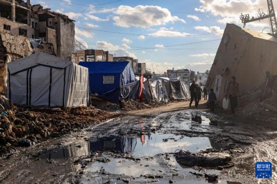 这是1月15日在加沙城拍摄的临时帐篷。新华社发（里泽克·阿卜杜勒贾瓦德摄）