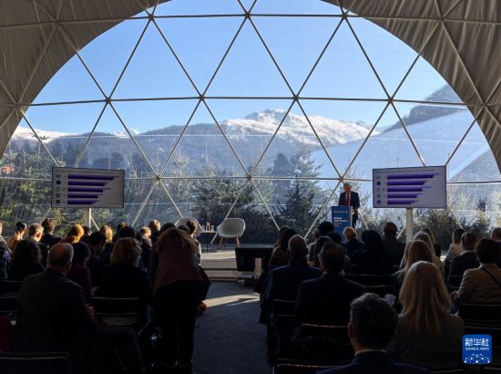 1月20日，在瑞士达沃斯举办的世界经济论坛2026年年会期间，品牌金融公司举办报告发布会。新华社发（品牌金融公司供图）