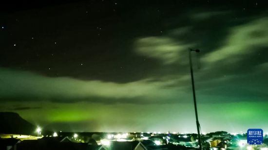 这是1月20日在南非西开普省拍摄的地磁暴期间出现的极光。新华社发(南非国家航天局供图)