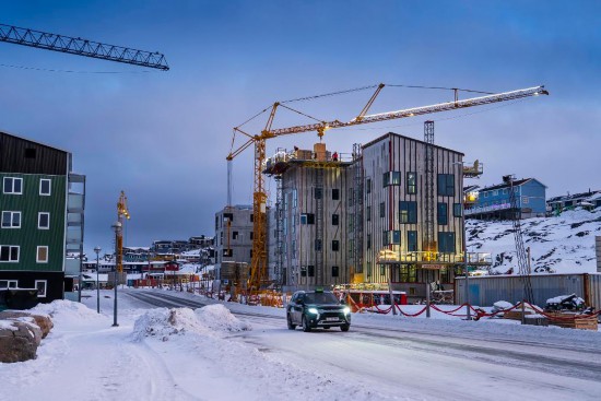 这是1月15日拍摄的丹麦自治领地格陵兰岛首府努克市中心。新华社发(安德斯·孔斯豪格摄)