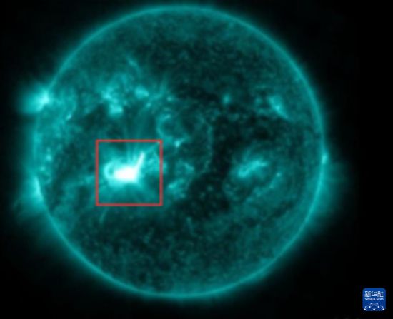 这张卫星图片显示的是1月18日一次持续时间较长的X1.9级太阳强耀斑。新华社发(南非国家航天局供图)