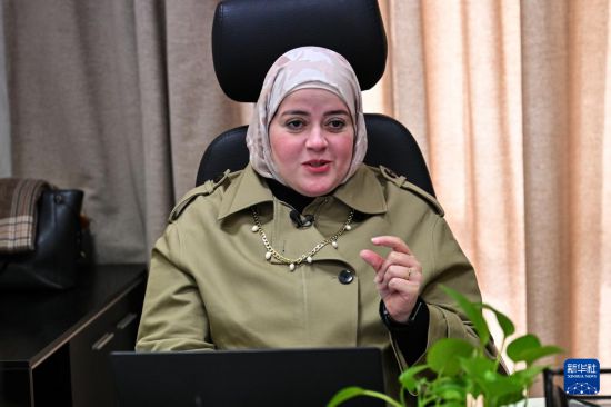 1月19日,在埃及苏赫奈泉,埃及泰达特区开发公司首席执行官娜赫拉·伊马德接受采访。新华社记者 辛梦晨 摄