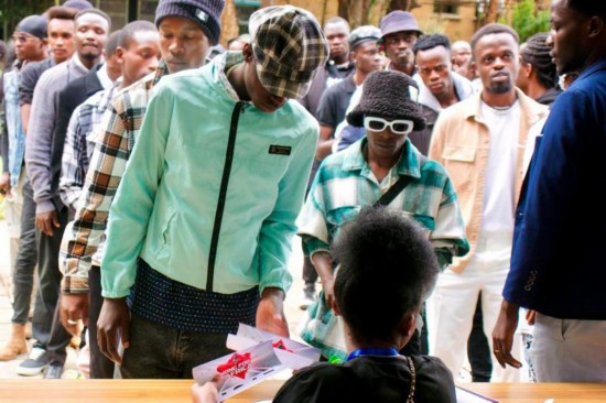 11月30日, 《唱响非洲》在肯尼亚启动，海选当天吸引了超500名选手齐聚现场。(受访者供图) 一场双向奔赴的灵感碰撞