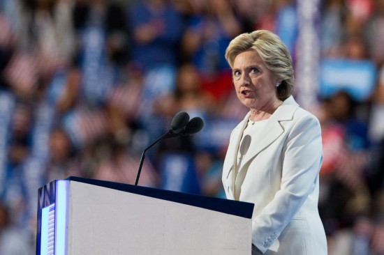这是希拉里在美国宾夕法尼亚州费城举行的民主党全国代表大会上发表演讲的资料照片(2016年7月28日摄)。新华社记者李木子摄
