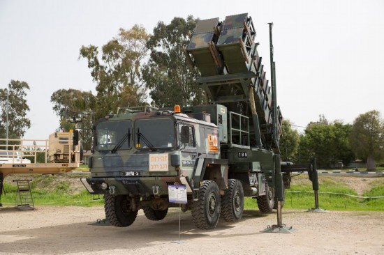 这是2018年3月8日在以色列哈措尔空军基地举行的“杜松眼镜蛇2018”联合反导军演上拍摄的“爱国者”导弹防御系统。新华社记者郭昱摄