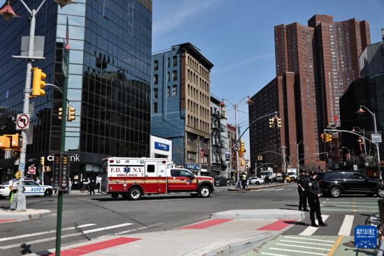 3月26日，载有马杜罗夫妇的车队离开美国纽约南区联邦地区法院。新华社发（周焕新摄）