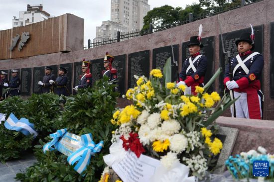 这是4月2日在阿根廷布宜诺斯艾利斯拍摄的纪念马尔维纳斯群岛战争活动现场。新华社记者 张铎 摄