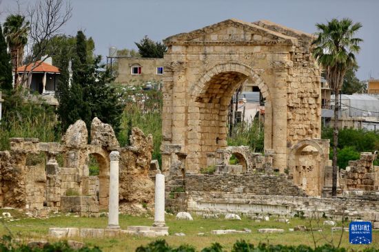 2026年4月15日拍摄的黎巴嫩提尔古城遗址。该遗址位于黎巴嫩南部，始建于公元前3000年，曾是东地中海重要的贸易中心，1984年被联合国教科文组织列入世界遗产名录。自今年3月2日黎以战火重燃以来，以色列多次在该遗址附近发动空袭。新华社发（阿里·哈希绍摄）