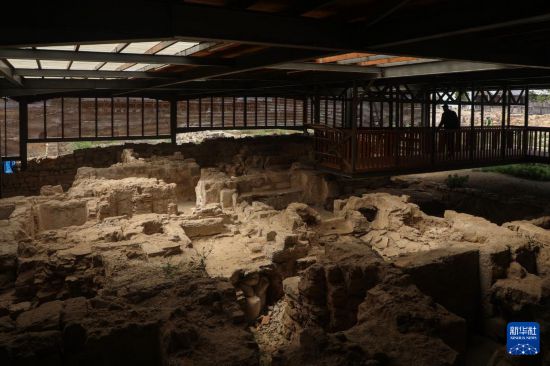 这是2026年4月15日在巴勒斯坦加沙地带拍摄的圣希拉里翁修道院/特尔乌姆阿迈尔遗址。作为中东最古老的修道院之一，其历史可追溯至公元4世纪。该遗址2024年被联合国教科文组织同时列入世界遗产名录和濒危世界遗产名录。新华社发（里泽克·阿卜杜勒贾瓦德摄）